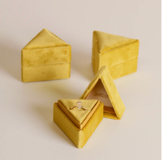 Velvet Jewelry Box - Triangle - Chartreuse