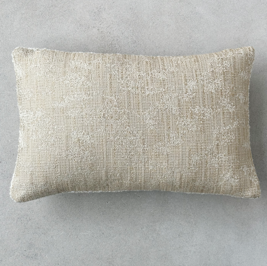 Boucle Twist Pillow / 16” x 10”