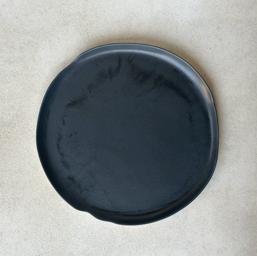 This Quiet Dust Serving Tray / Charge / Black