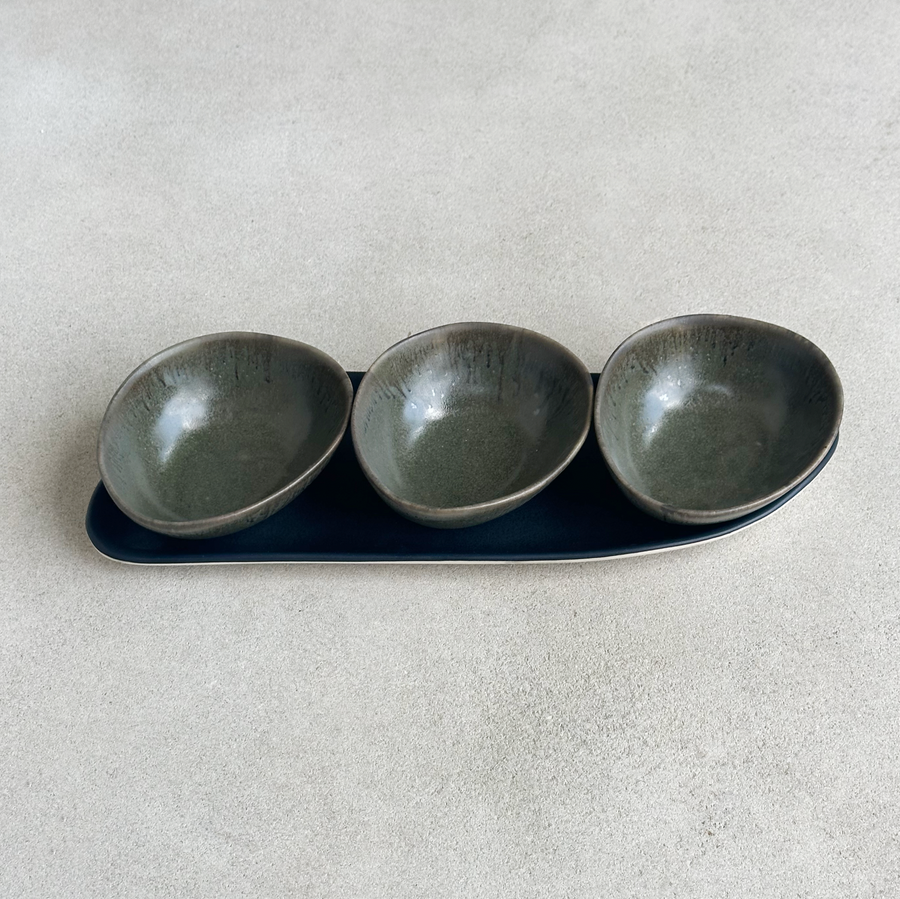 4 Piece Dip Bowl and Tray Set / Black Tray with Moss Bowls