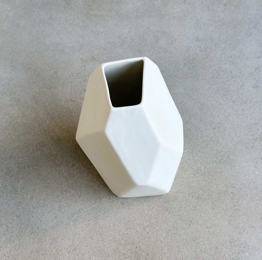 Formation Vase / Medium Matte White