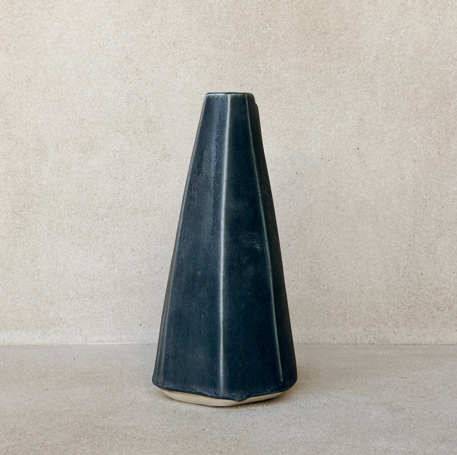 Inverted Vase / Large Jet Black