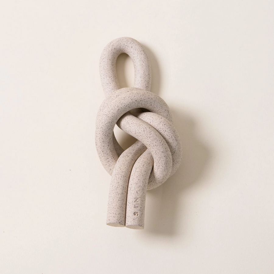 Overhand Knot, Sand