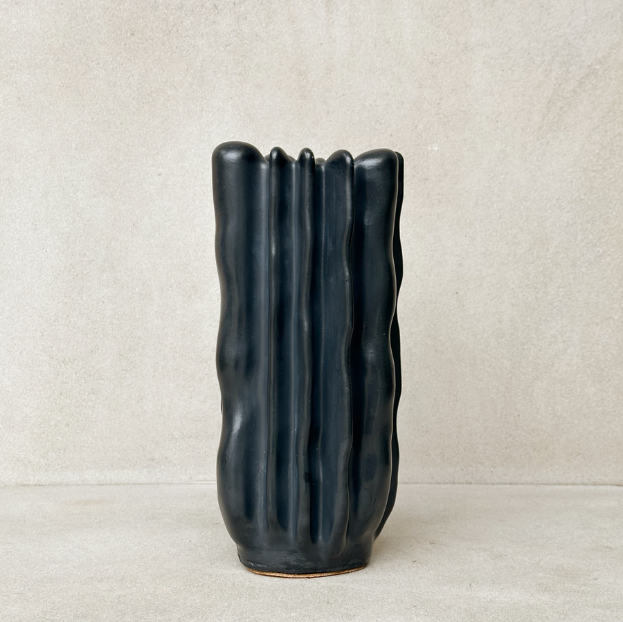 Forma Concrete Vase / Black