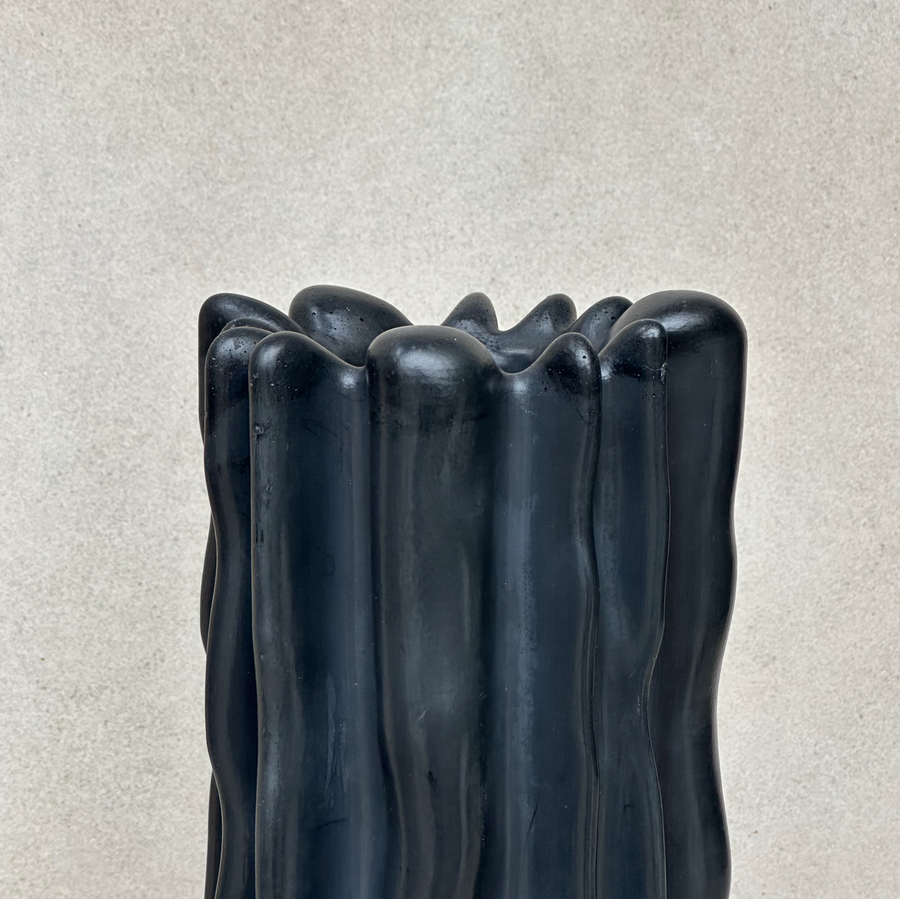 Forma Concrete Vase / Black