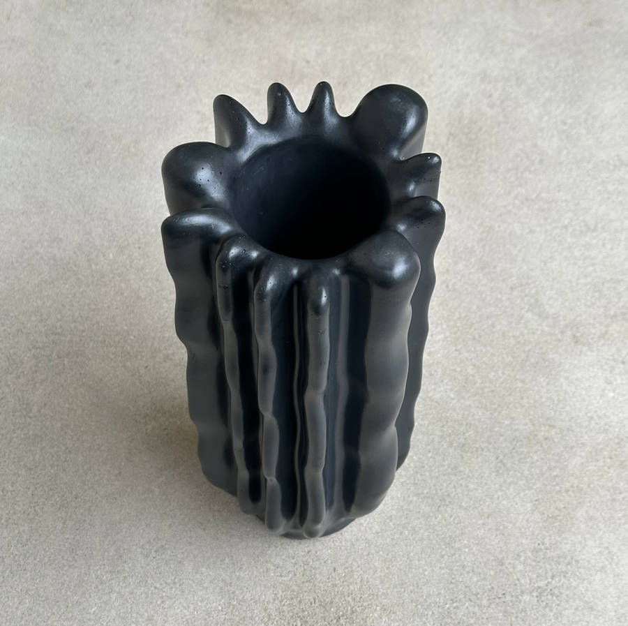 Forma Concrete Vase / Black