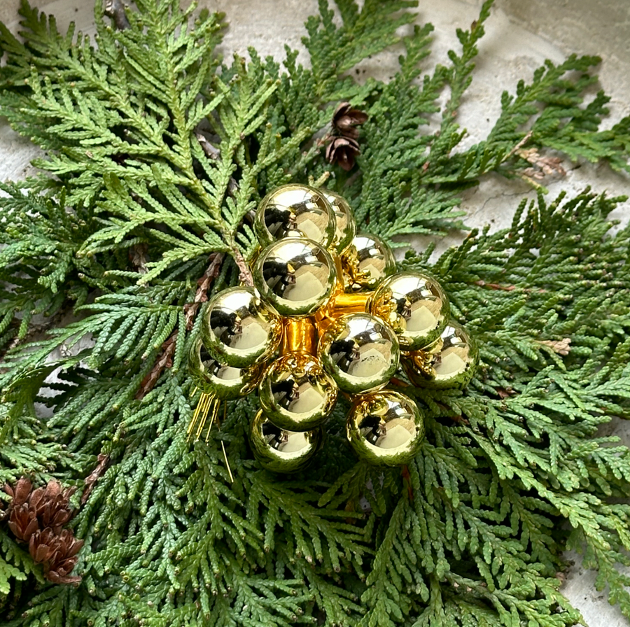 Gold Balll Bundle ornament